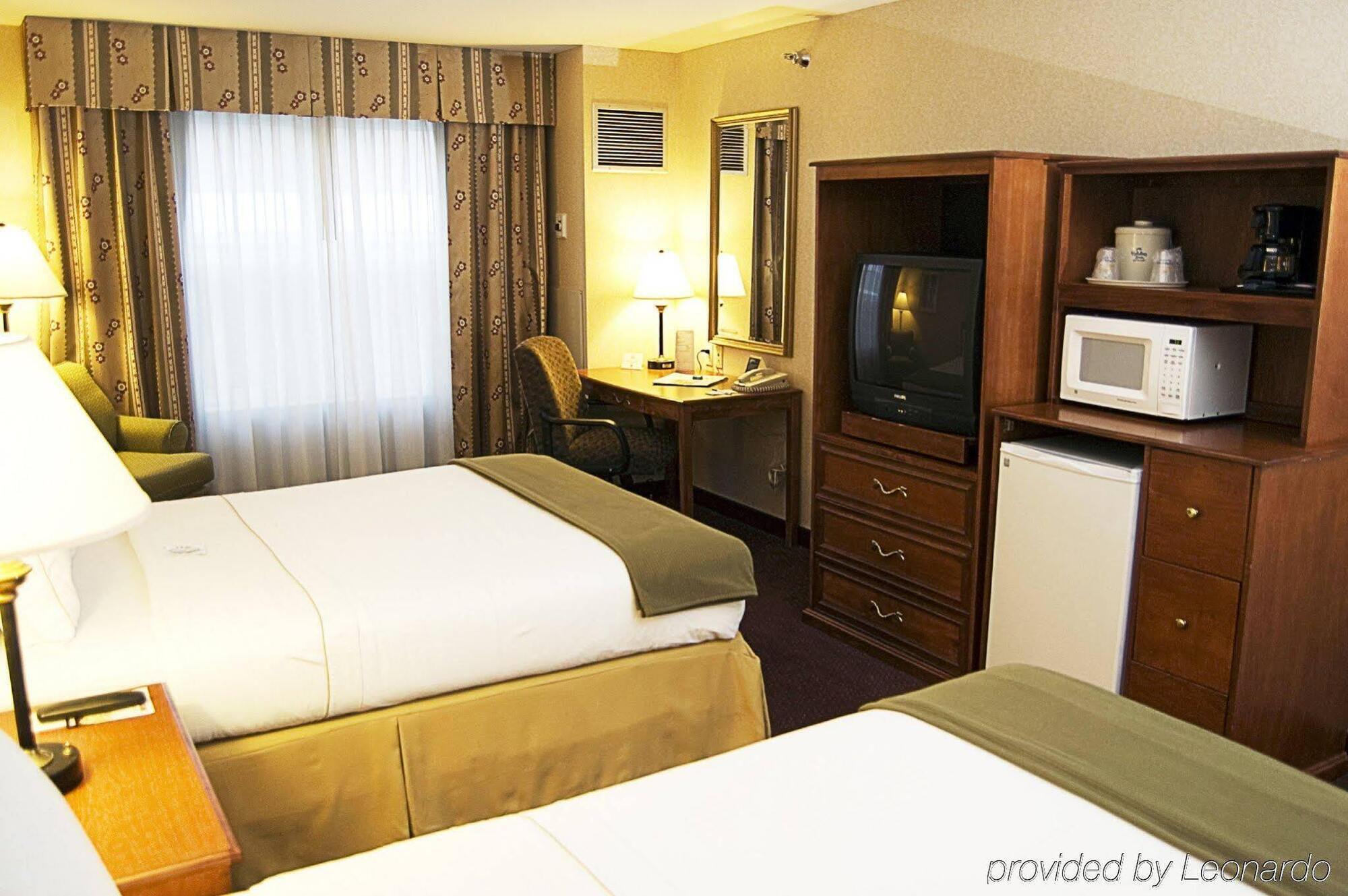 Holiday Inn Express Hotel & Suites White River Junction By Ihg Esterno foto